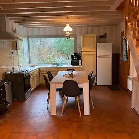 Holiday home Charmante Maison Sous Les Pins